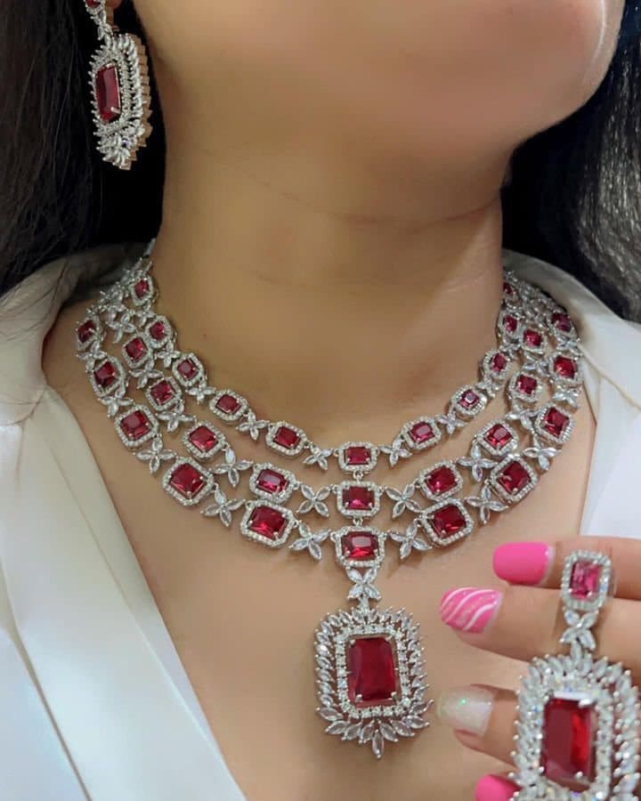 Label Exquisite Fancy Necklace Set with Earrings